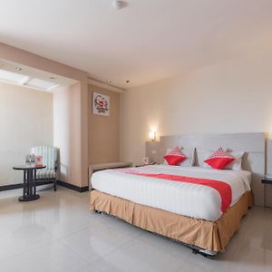 Oyo 1081 Allson City Hotel Makassar
